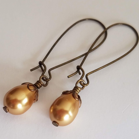 Austrian Pearl Earrings - Picture 1 of 8
